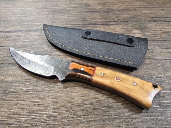 Handmade 8" Damascus Steel Skinning Knife - Image 2